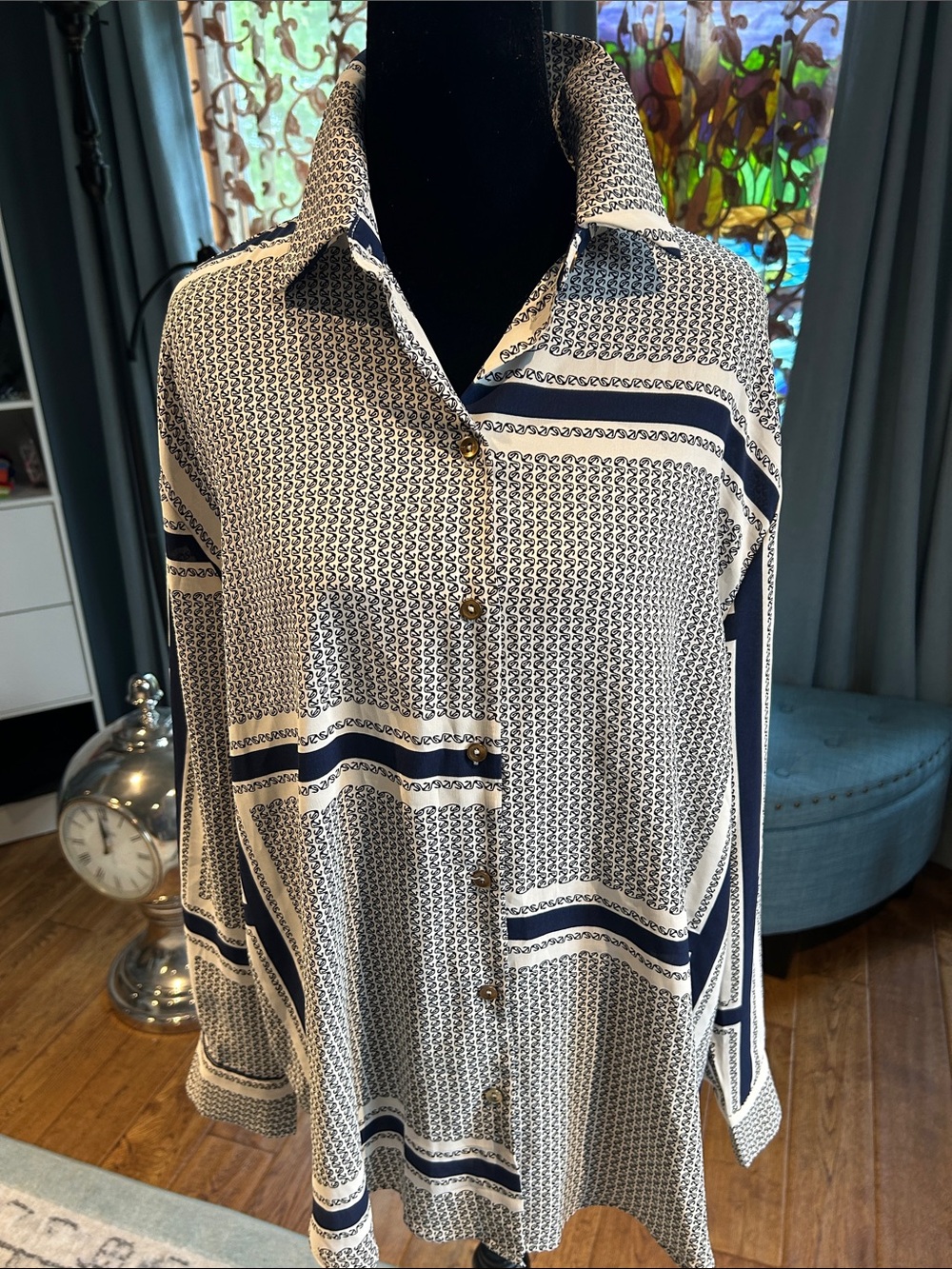 eesome Navy and White Patterned Women's Button-Front Blouse